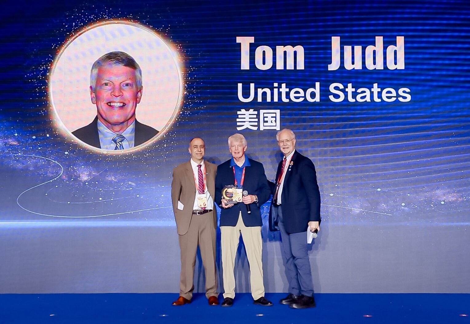 Tom award final 2_web_cropped-1 Tom award final 2_web_cropped-1